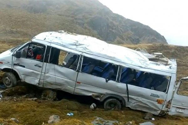 Un vehículo cayó de un precipicio en Machu Picchu: hay 4 turistas muertos y 16 heridos