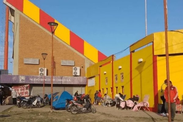 Locura por River en Chaco: los hinchas acampan para conseguir una entrada