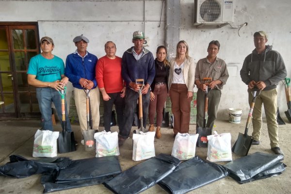 Entregaron cobertores plásticos y alimentos al sector ladrillero