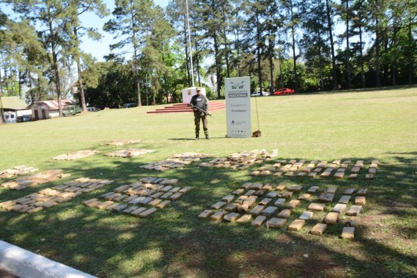 Abandonan 323 kilos de marihuana cerca del límite fronterizo con la República del Paraguay