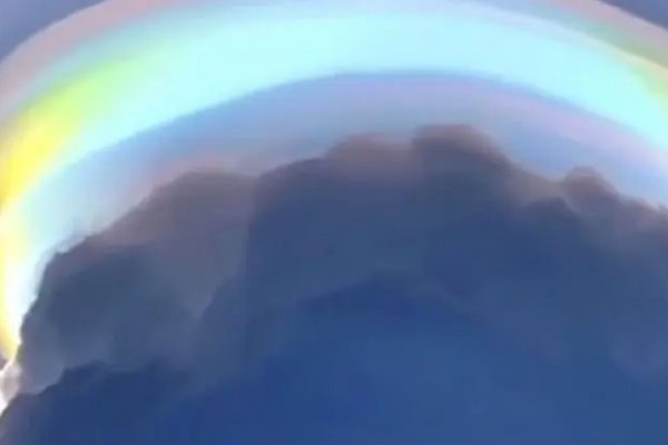 Captan una extraña “nube arcoíris” en China