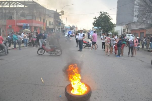 Corrientes: familiares cortan una avenida para pedir por la aparición de una nena de 12 años