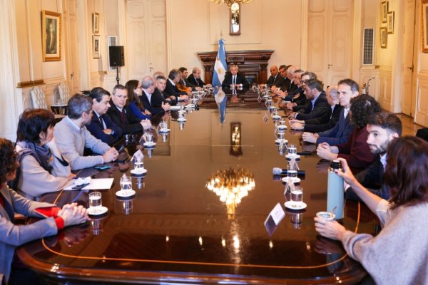 El Presidente encabeza la reunión de Gabinete en Gobierno