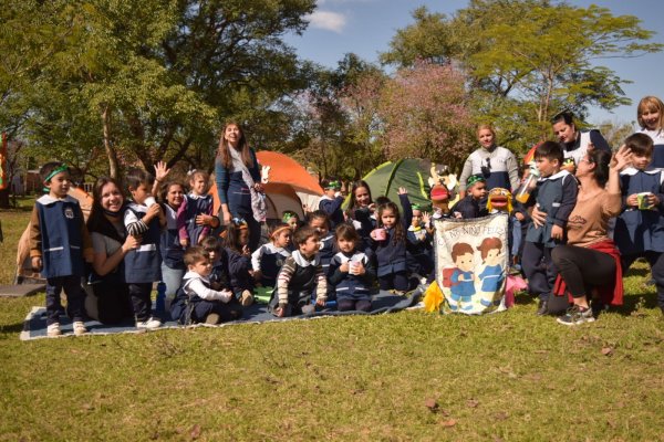 Más de 200 niños de los CDI provinciales cerraron el Mes de la Infancia con un campamento