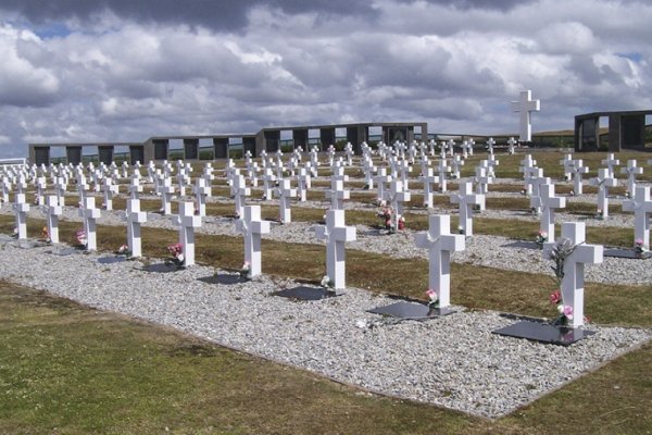 Corrientes: llega a Santo Tomé una placa del cementerio Darwin de Malvinas