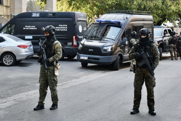 Los acusados están en Comodoro Py para declarar ante la jueza Capuchetti