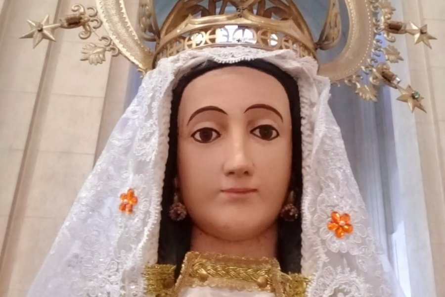 La Virgen de Itati realizó un cambio de vestuario a la espera de los miles de jóvenes que llegarán este fin de semana