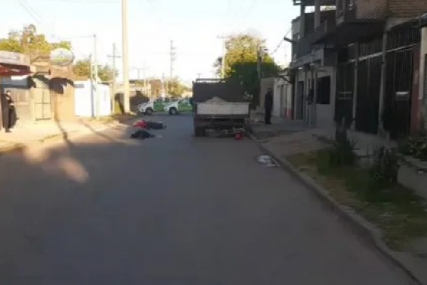 Viernes trágico: Chofer de colectivo murió al chocar su moto contra un camión estacionado