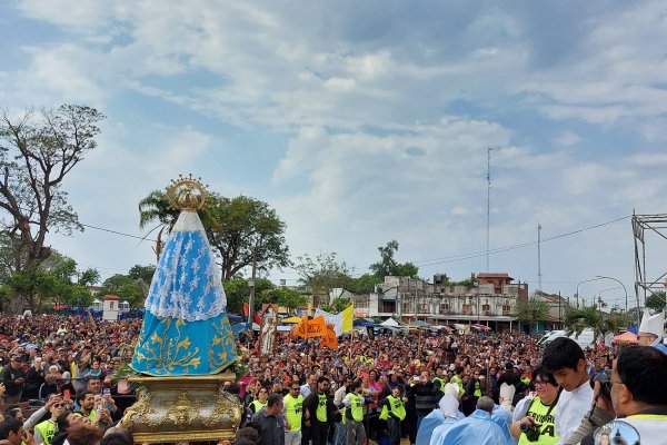 Emotiva manifestación de fe: 300 mil jovenes peregrinaron a la casa de la Virgen de Itatí