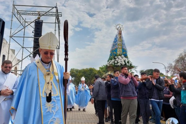 Multitudinaria misa de cierre de la Peregrinación Juvenil en Itatí