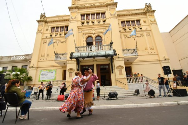 Con música y una muestra fotográfica comenzaron los festejos por el Día del Chamamé