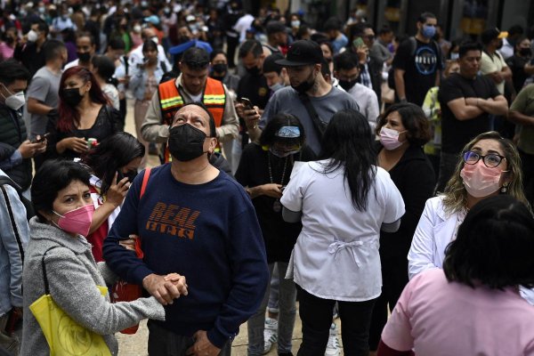 Un sismo de 7,4 sacudió México: coincidió con el aniversario de otros fuertes terremotos