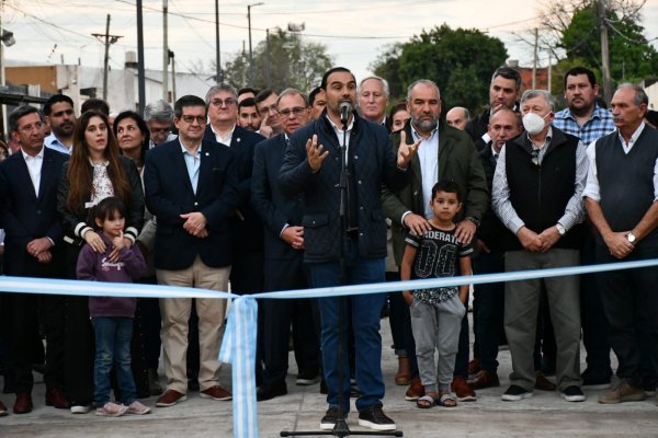 Valdés reivindicó la capacidad del Estado al inaugurar pavimento, desagües e iluminación en la Capital