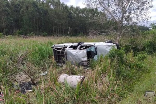 Un hombre murió tras despiste y vuelco de una camioneta cerca de Villa Olivari