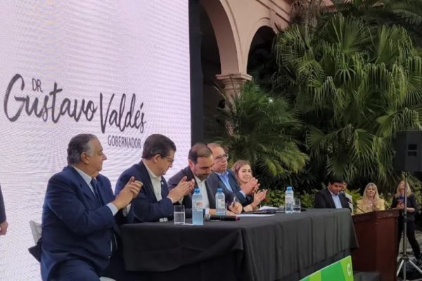 Valdés promulgó la Ley del Voto Joven en Corrientes
