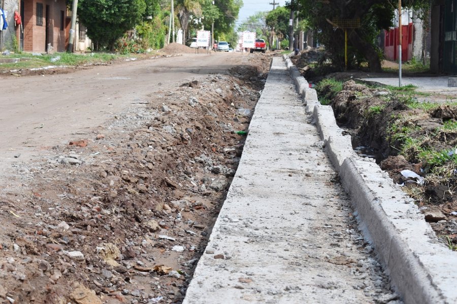 Suman más cordón cuneta en calles del barrio Villa García: Cerca de seis mil metros lineales en total
