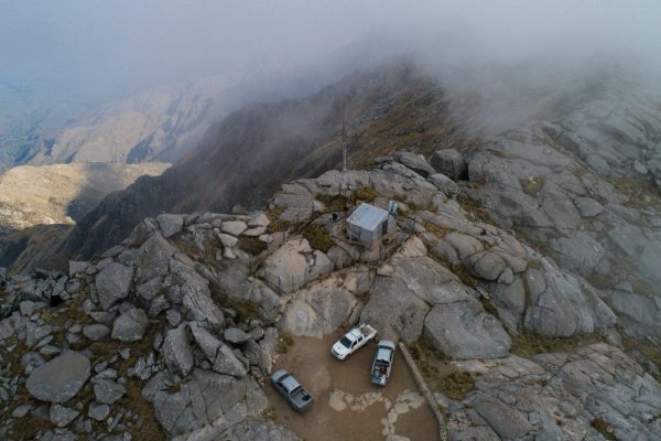 Cien estudiantes quedaron varados en un cerro de Córdoba