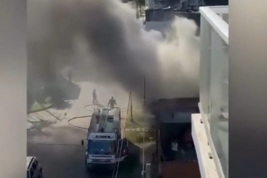 Voraz incendio en una vivienda del Barrio Sur