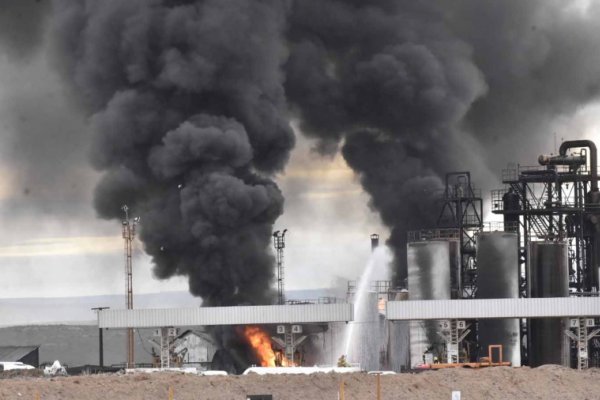 Tres muertos por una explosión e incendio en una refinería en Neuquén