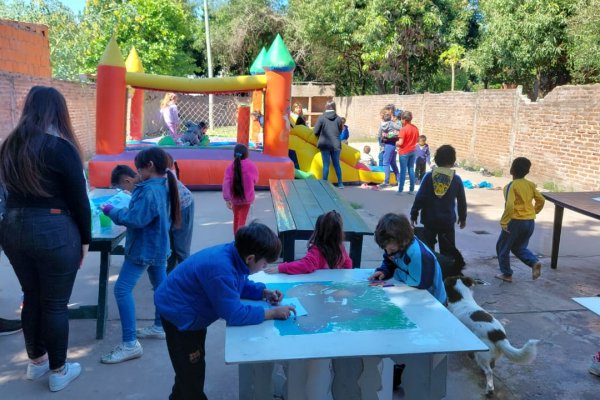 Los niños del Barrio Esperanza recibieron capacitación y premios