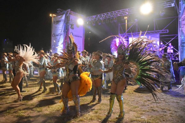 Con un gran evento a cielo abierto, la Ciudad celebró el Día del Comparsero