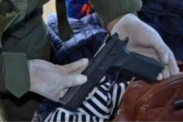 Mujer de nacionalidad uruguaya fue descubierta viajando con cocaína y arma de fuego