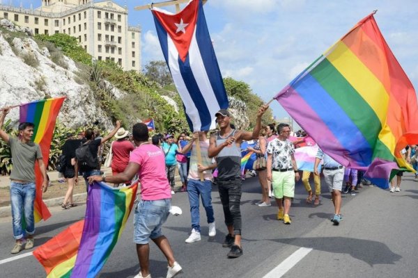 Cuba aprobó la adopción y el matrimonio igualitarios