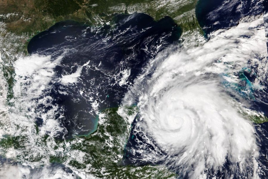 En Florida esperan la llegada del huracán Ian y ordenaron la evacuación de millones de personas