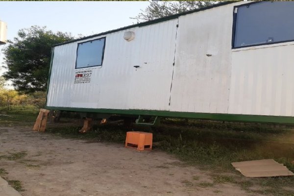 Pobreza extrema en Corrientes: escuela que funciona en un contenedor fue blanco de robo