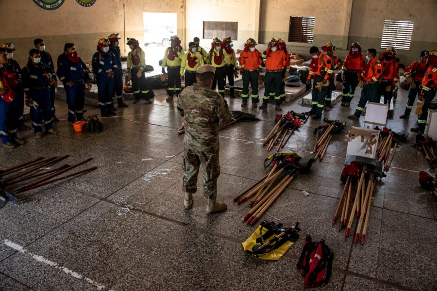 Regresan de Jujuy los bomberos correntinos que fueron a combatieron incendios