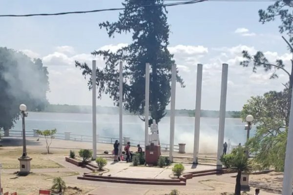 Iniciaron fuego en la Costanera y debieron actuar los Bomberos