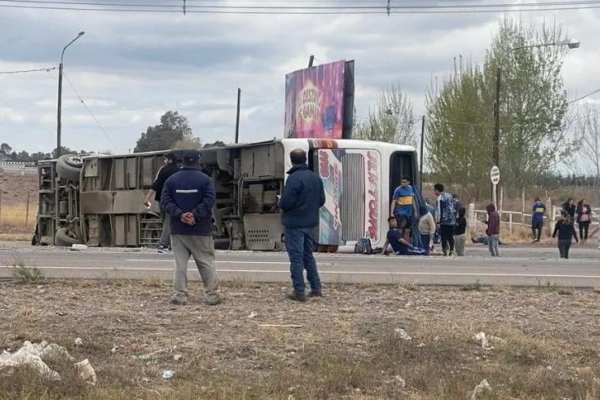 Se accidentó un micro con hinchas de Boca: un muerto y varios heridos