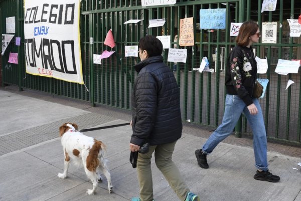 Siguen las tomas en escuelas y estudiantes del Nacional Buenos Aires