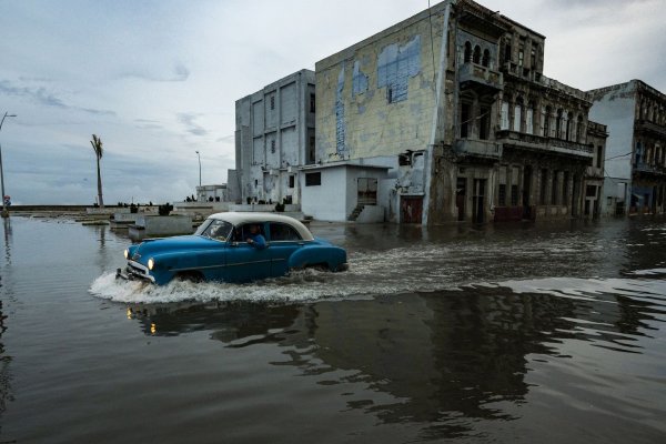 Al menos 8 muertos y ciudades devastadas tras el paso del huracán Ian por Florida