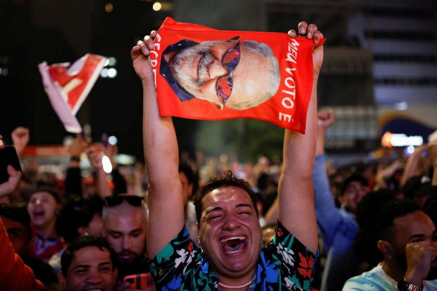 Elecciones en Brasil: Lula le gana por menos de lo esperado a Bolsonaro y habrá balotaje
