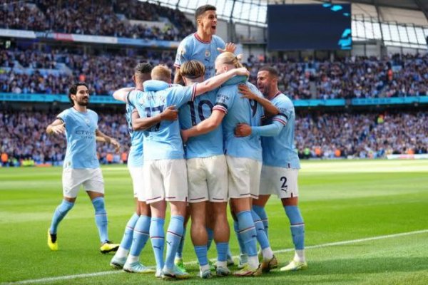 El clásico de Manchester fue para el City: aplastó al United con tres de Haaland y de Foden