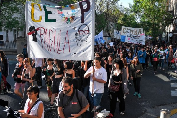 Los estudiantes marcharon y mantienen las tomas en varias escuelas