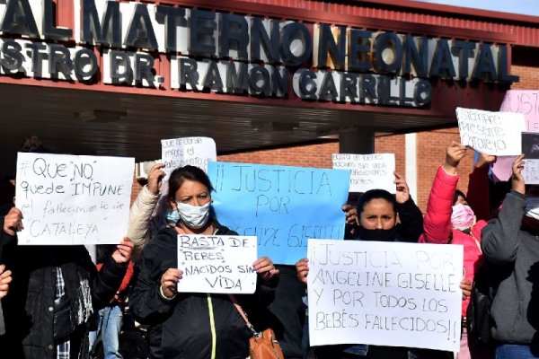 Exhumarán los restos de dos bebés fallecidos en el hospital neonatal