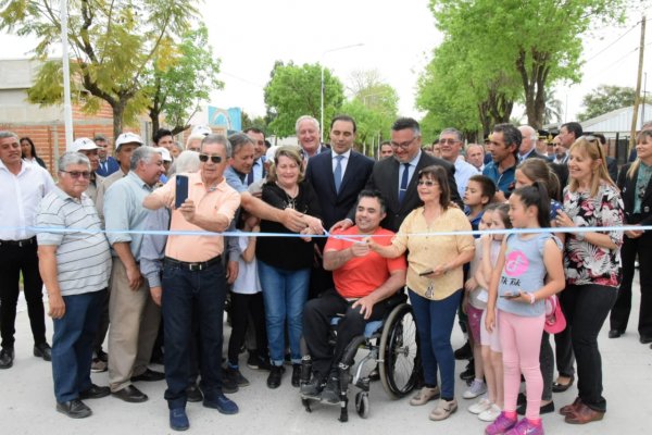 En Monte Caseros, Valdés inauguró 900 metros de pavimento y un centro del plan +Vida