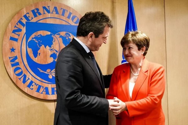 El FMI aprobó la segunda revisión del acuerdo con la Argentina y autorizó un desembolso de USD 3.800 millones