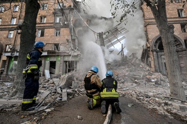 Murieron al menos 17 personas en nuevos bombardeos sobre Zaporiyia, en el sur de Ucrania