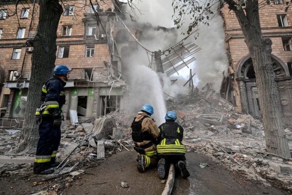 Murieron al menos 17 personas en nuevos bombardeos sobre Zaporiyia, en el sur de Ucrania