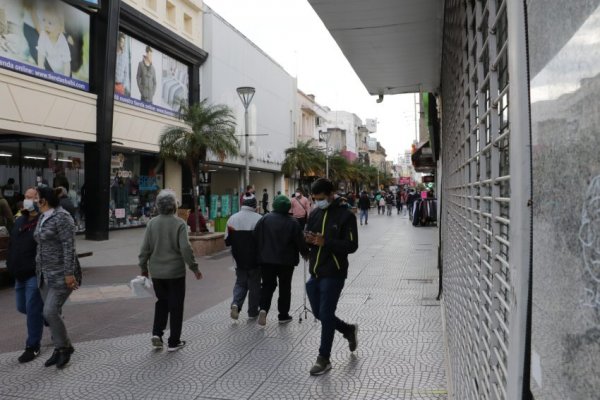 Un lunes con casi nula actividad comercial en Corrientes, por el feriado