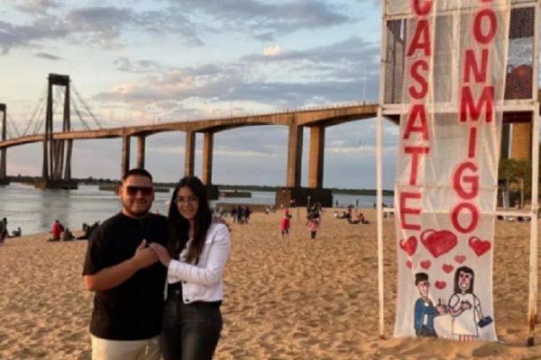 Original propuesta de casamiento en una playa de Corrientes
