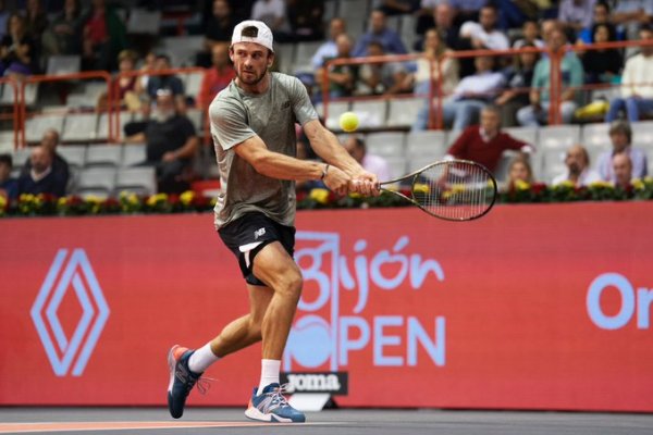 Pedro Cachín va por el batacazo: ganó en primera ronda y enfrentará a Andy Murray en Gijón