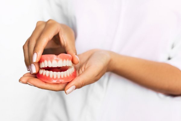 Entregarán prótesis dentales a pacientes de Caps de la capital