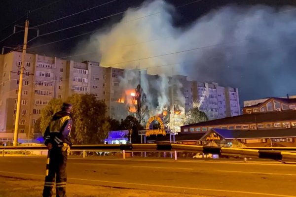 Rusia: Un avión militar se estrelló contra un edificio de departamentos