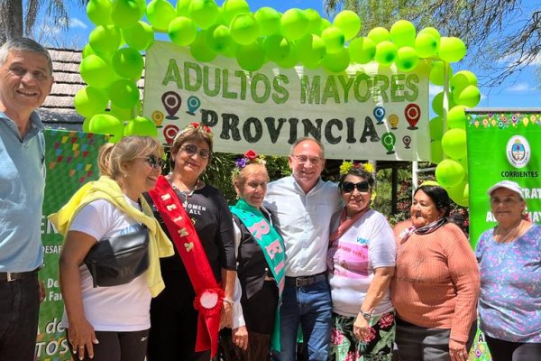 Más de 350 Adultos Mayores de los Clubes celebraron el Día de la Madre y eligieron reina