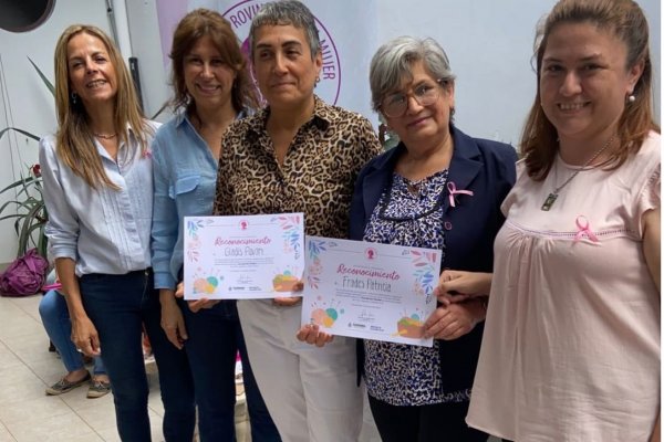 Consejo Provincial del la Mujer: Entrega de certificados de taller de tejido