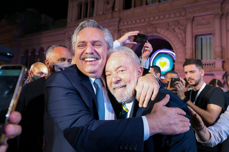 Tras el triunfo de Lula, el Presidente viaja a Brasil para felicitarlo por su triunfo